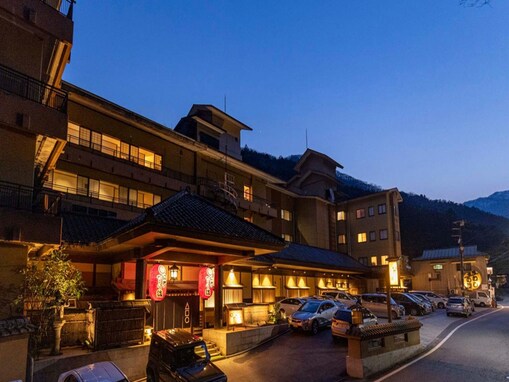 【楽天トラベル売れ筋1位】群馬県「渓谷に佇む源泉湯宿 四万やまぐち館」は四万川の豊かな自然に囲まれた温泉宿【9月10日】