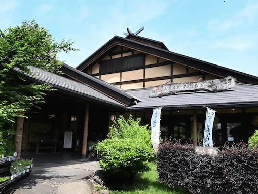 【埼玉県】観音様がお出迎えする源泉かけ流しの“美人の湯”に、純和風建築の庭園温泉も！ IC近くの温泉2選