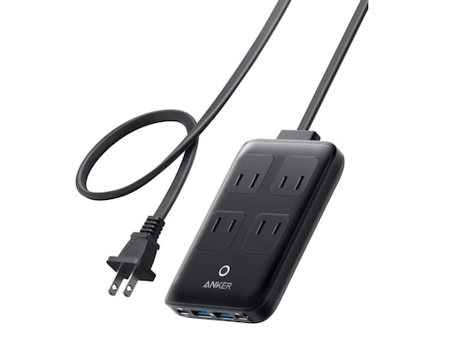 デスク周りをスッキリ整理整頓。Ankerの電源タップは8台同時充電と省スペース化を実現する優れもの