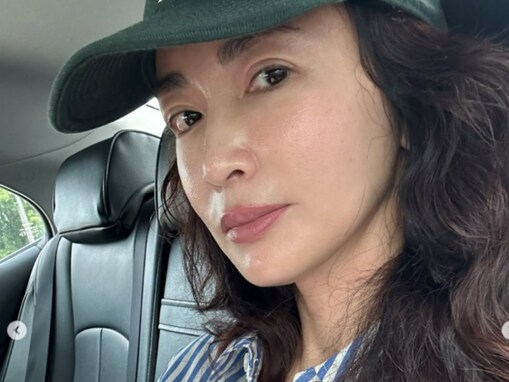 長谷川京子、夏満喫のプライベートショット公開！ 男性との相合傘も「愛らしい写真にほっこり」「美しい！」