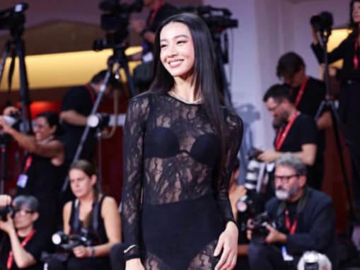 Koki,、シースルーの大胆ドレス姿でベネチア国際映画祭に登場！ 圧巻スタイル際立つ「本当に光栄なこと」