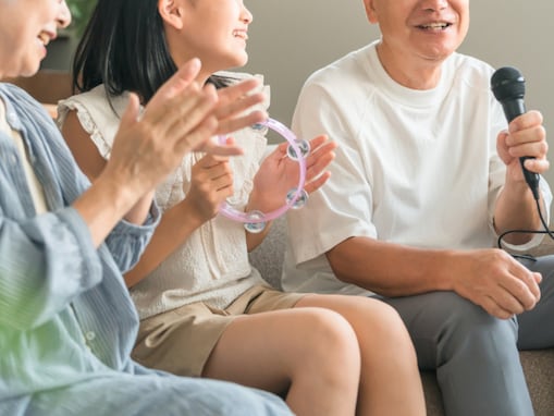 【今日は何の日？】9月12日は「ファミリーカラオケの日」。日付を決めたのは“土曜休みの始まり”だった