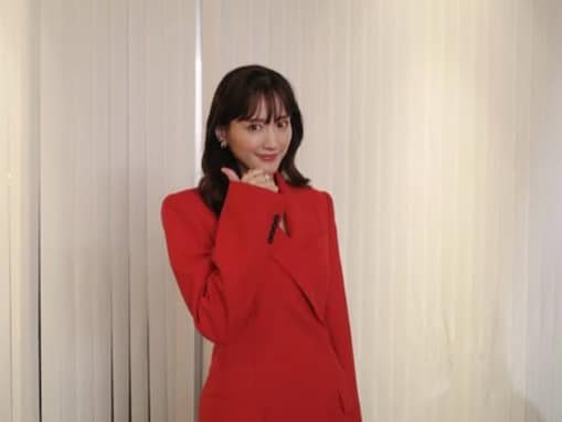「やばーい！可愛すぎ！」綾瀬はるか、最新ショットに反響「綺麗すぎる」「笑顔の破壊力がやばい」