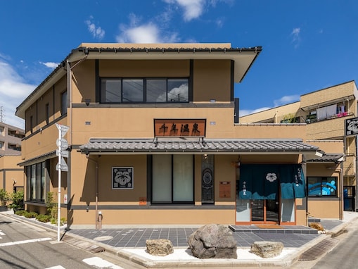【神奈川県の人気日帰り温泉】「千年温泉」は大正ロマンがテーマのデザイナーズ銭湯施設。黒湯の天然温泉や高濃度炭酸泉でリラックス