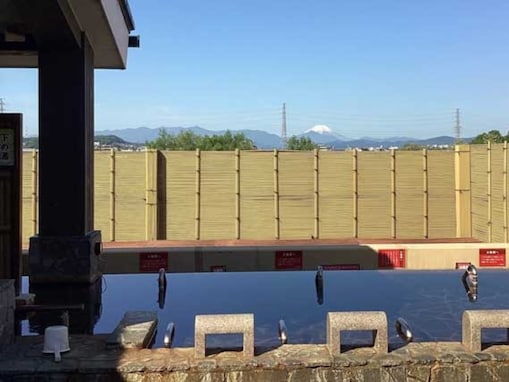 露天から富士山、上の湯は源泉かけ流し。東京都国立市「国立温泉 湯楽の里」は朝9時から深夜1時まで営業