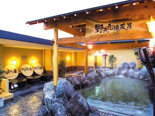 【神奈川県の人気スーパー銭湯】「野天湯元 湯快爽快 ちがさき」は天然温泉や多彩なリラクゼーションを備えた施設。湘南茅ヶ崎温泉やうたた寝之蒸し釜が魅力