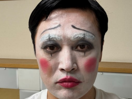 「久しぶりに見たら無加工でこんなお顔に」人気芸人、加工前後の比較ショットに「顔色悪いよ」の声