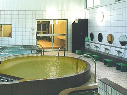 【兵庫県の人気銭湯】「灘温泉六甲道店」は源泉かけ流しの冷温交互浴が魅力の施設。天然温泉でリラックス