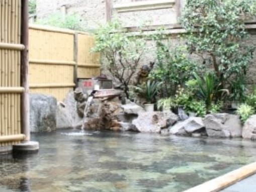 【栃木県の人気日帰り温泉】「ただおみ温泉」は源泉掛け流しの天然温泉が楽しめる施設。露天風呂でリラックス