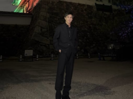 「爺ちゃん家も豪邸やねW」岩田剛典、“爺ちゃん家”を公開！ 「立派なご実家ですこと」「大きいですね」