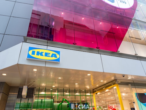「簡単に伸び縮みするしステンレス製だからメンテも簡単」IKEAの“VARIERA ヴァリエラ 鍋ぶたオーガナイザー”が便利だと評判。伸縮設計にも注目