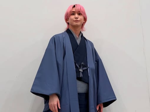 「反則級に美しすぎる」佐久間大介、ピンク髪×紺の着物姿を披露！ 「爽やかすぎて」「世界一似合ってる」