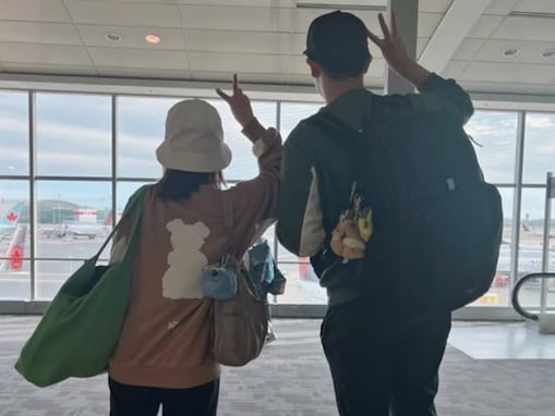 婚約中の“りくりゅうペア”、2人で“初めて訪れる”海外へ旅立つ！ 「かわええ」「お揃いでカワイイです」