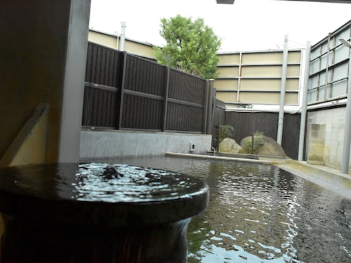 【熊本県の人気銭湯】「たからの湯」は加水・加温無しの極上源泉かけ流し施設。濃厚な炭酸水素塩泉でリラックス