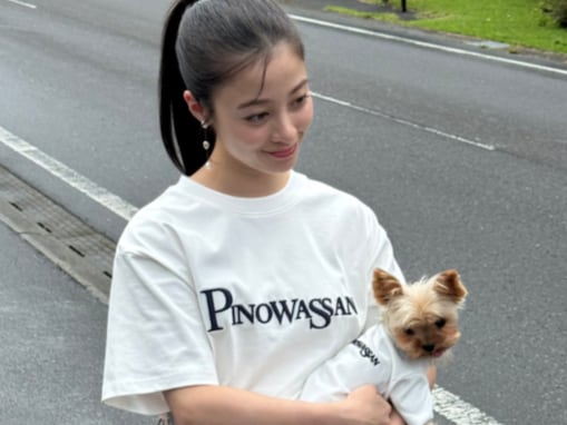 「美人すぎる、、なんだこの橋本環奈」愛犬とのおそろTシャツ姿に反響「152cmの人が着るとこんな感じ」