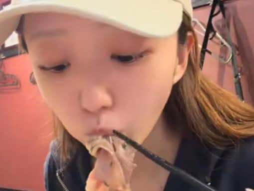 美人アイドル、すっぴん？ で豪快にラーメンを食す「これだけ食べててあんなにスタイルいいの謎すぎる」