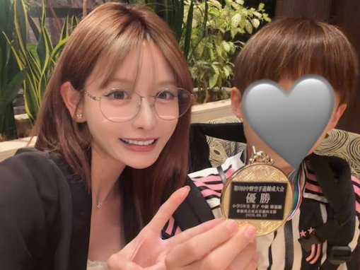 「ママは生きてるだけで大優勝なんだよ」美人モデル、息子とのツーショット公開！ 「格好良いーっ」