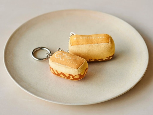 「ミスチ クルミッ子」待望の再販！ 2026年の鎌倉紅谷×Mr. CHEESECAKEコラボはグッズにも注目