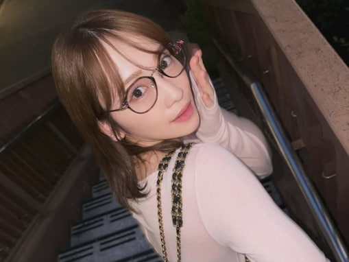 「毎日一緒にいるのでは？」川栄李奈、プライベートの仲良しツーショット＆メガネ姿に反響！