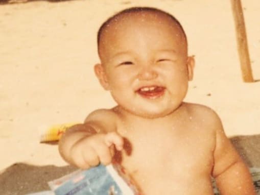 「40歳の時ですか？」人気芸人、幼少期の姿が「風貌もまったく一緒や」「全然変わってない！」と反響