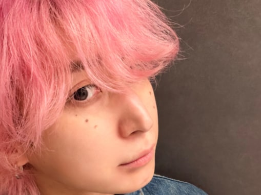「前髪くんの癖が凄い」佐久間大介、自撮りショットに反響！ 「かーわーいー」「アニメのキャラみたい」