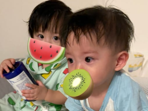 「美男子の未来しか見えない」中川翔子、双子息子が1歳に！ 「はやくもイケメン」「成長が早すぎる」