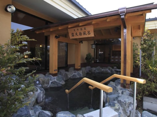 【福島県の人気スーパー銭湯】「極楽湯 福島郡山店」は郡山八山田温泉を手軽に楽しめる施設。露天岩風呂や遠赤外線タワーサウナでリフレッシュ
