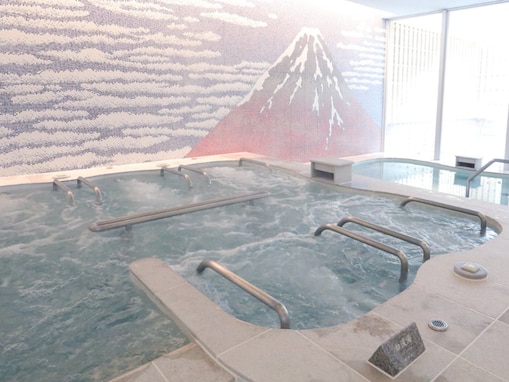 【東京都の人気日帰り温泉】「両国湯屋 江戸遊」は本格的なサウナや和モダンな空間が魅力のスパ施設