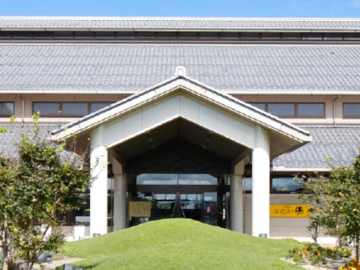 【滋賀県の人気日帰り温泉】「北近江リゾート 天然温泉 北近江の湯」は24時間滞在可能なゆったりラウンジが魅力の施設。地下1,500mから湧出する“美肌の湯”を堪能