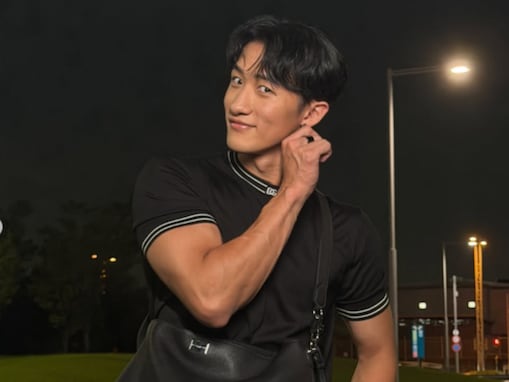 「太いしポパイすぎる」岩本照、ミラノでのプライベートショット！ 「腕がデカすぎて」「腕ぇーーーー」