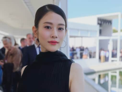 「岡田君は自慢だね」高畑充希、フランスでの美しい姿に反響「綺麗なお母さんになってる」「顔小さい」