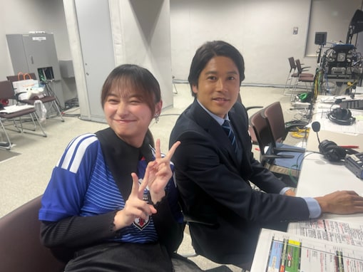 「襟の出方がエグい！」影山優佳、内田篤人との2ショットに「そのファッションなんですか？」「合成の可能性」