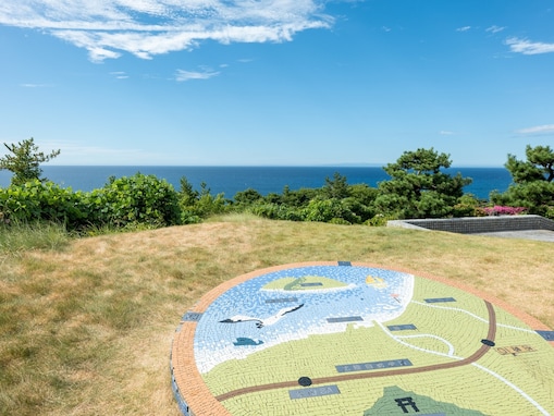 【新潟県】日本海に沈む夕日と佐渡島を一望。北陸道「米山SA（下り線）」で不動の人気No.1「七福海鮮丼」を