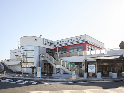 和食の「がんこ」がSA初出店。大阪府・名神「吹田SA（上り線）」で味わう、2種のしらすがのった海鮮丼