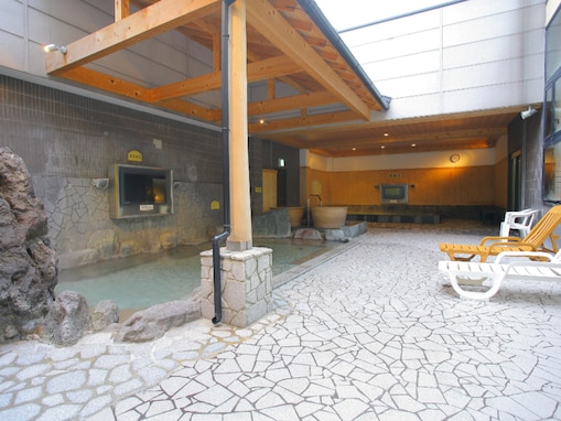 【愛知県の人気スーパー銭湯】「楽だの湯 一宮店」はお安く家族みんなで楽しめる施設。高濃度炭酸泉や多様なお風呂でリラックス