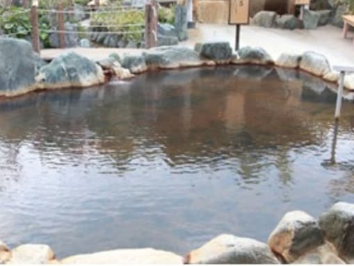 大岩をくり抜いた大岩湯など10種類のお風呂に、男女別サウナと岩盤浴。群馬県の人気日帰り温泉「京ヶ島天然温泉 湯都里」の魅力とは