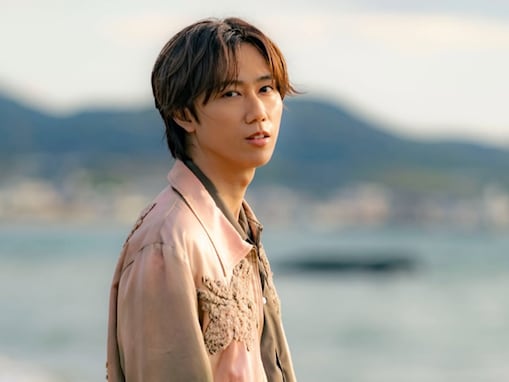 「一旦落ち着こう（？）」阿部亮平、美しすぎるMVオフショットを公開！ 「特大の額に入れて飾りたい」