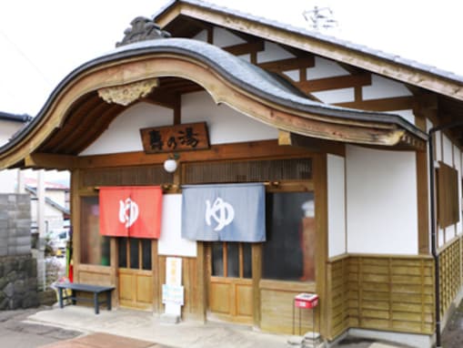 【宮城県の穴場銭湯】「遠刈田温泉 壽の湯」は江戸時代の湯小屋を再現した共同浴場。熱めのお風呂で体の芯から温まる