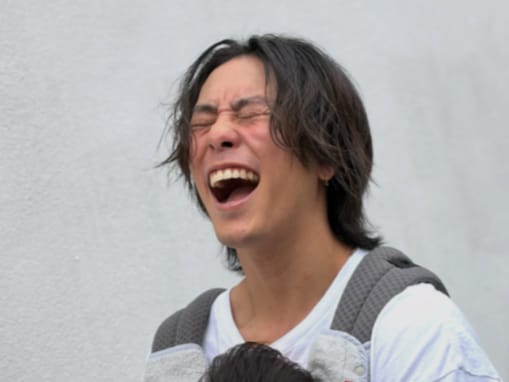 「え！父親！いつの間に！」佐野岳、息子を抱く姿に反響「かっこいいパパや〜」「将来仮面ライダーかな」