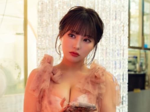 元HKT48メンバーが“No.1キャバ嬢”に!? ドレス姿に「お綺麗やな〜」「10億円でも足りないよ」反響
