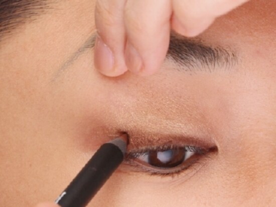 色はブラウンのほか、ネイビーやパープル、グリーンもおすすめ