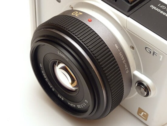 充分に薄型の20mm/F1.7。意外といってはアレだがよく写る。