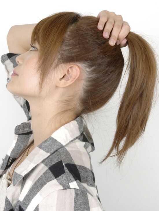 画像 7 29 ポニーテールの仕方 基本の作り方を押さえてアレンジの幅を広げる ヘアアレンジ All About 画像 7 29 ポニーテールの仕方 基本の作り方を押さえてアレンジの幅を広げる ヘアアレンジ All About