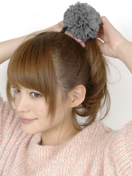 飾りゴムでアレンジを引き立たせる