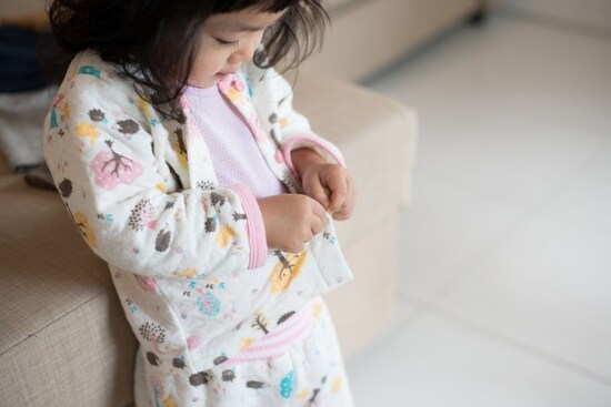 普段は一人に着換えているのに、急に「ママ、手伝って！」と言ってくる時があります