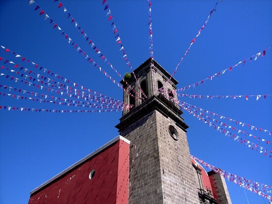 快晴のメキシコの空は、驚くほど濃い青色