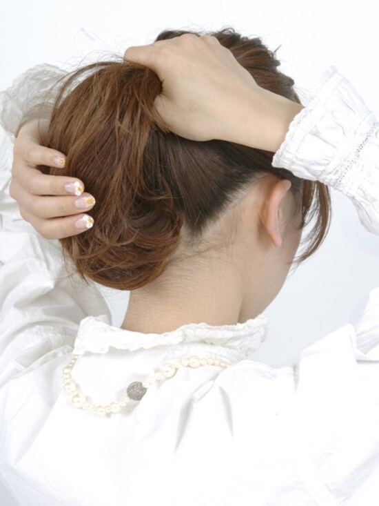 すべての髪をすくい上げる