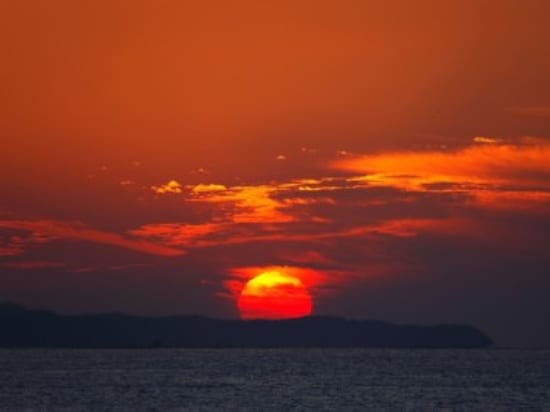 太陽が真西に沈むとき、西のあの世（彼岸）と東のこの世（此岸）が最も通じやすくなると考えました