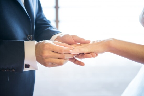 花嫁のネイルとともに気をつけてほしいのは彼の指先。男のネイルケアも大切ですよ