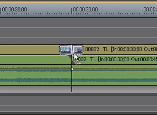 ▲クリップとクリップの間にドラッグ＆ドロップする。